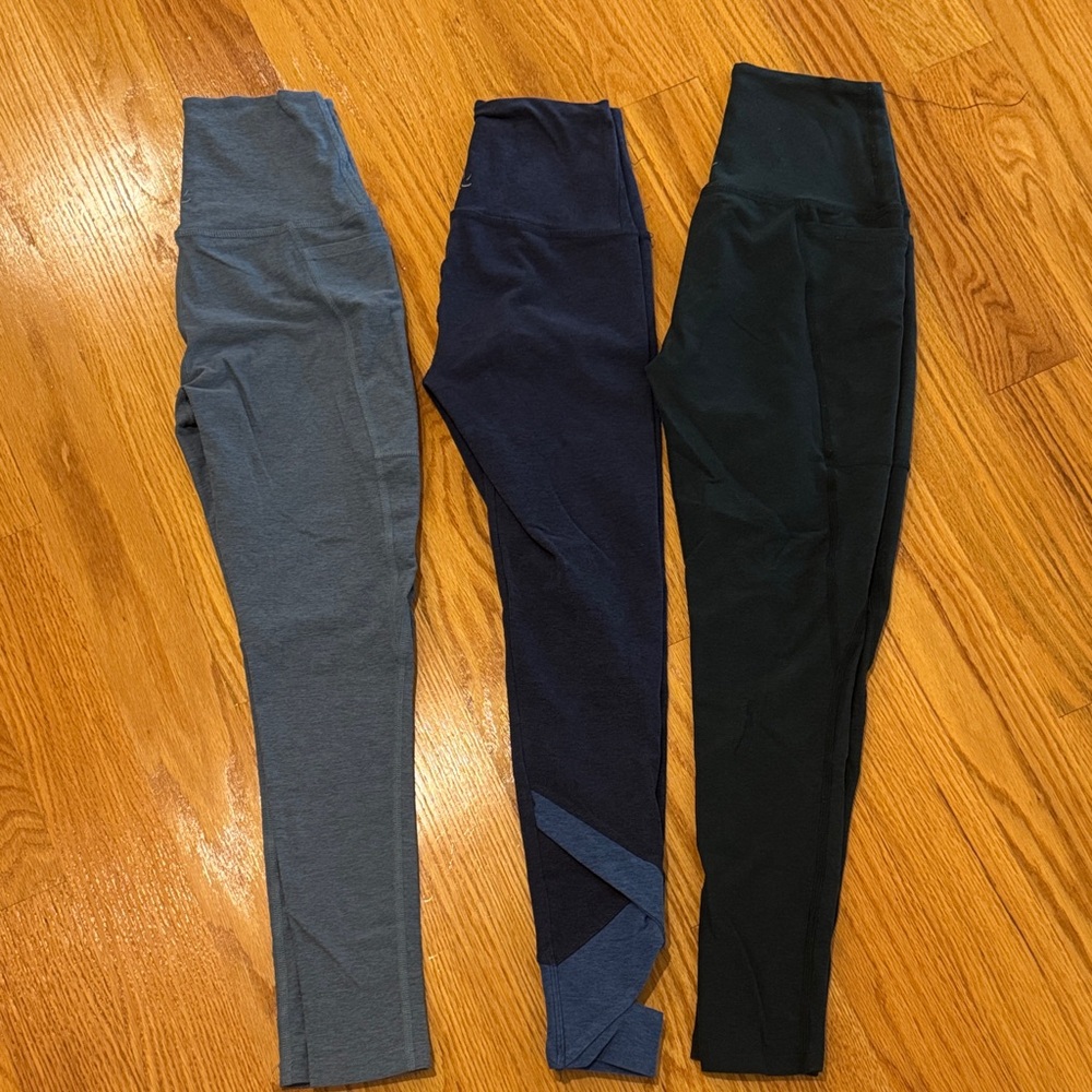 WOMENS size XS Beyond Yoga Women's Legging Bundle - light blue, navy, green